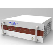 FS-2100光纖水聽器信號(hào)解調(diào)儀也稱光纖水聽器偵聽主機(jī)，是光纖水聽器偵聽傳感系統(tǒng)的主要監(jiān)測(cè)設(shè)備之一，通過高靈敏度的光學(xué)相干檢測(cè)將水聲震動(dòng)轉(zhuǎn)換成光信號(hào), 通過光纖傳到信號(hào)處理系統(tǒng)提取聲信號(hào)的信息。解調(diào)算法是信號(hào)解調(diào)的重中之重，采用多種解調(diào)算法相結(jié)合，比如相位生成載波(phase generated carrier, PGC)法、 3× 3耦合器法、 外差法等。