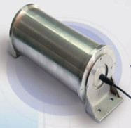 YS-V100光纖振動(dòng)傳感器能夠同時(shí)對(duì)三維振動(dòng)信號(hào)進(jìn)行采集和定位，適用于引擎、發(fā)電機(jī)泵、橋梁、路基、變壓器等領(lǐng)域的振動(dòng)監(jiān)測(cè)。